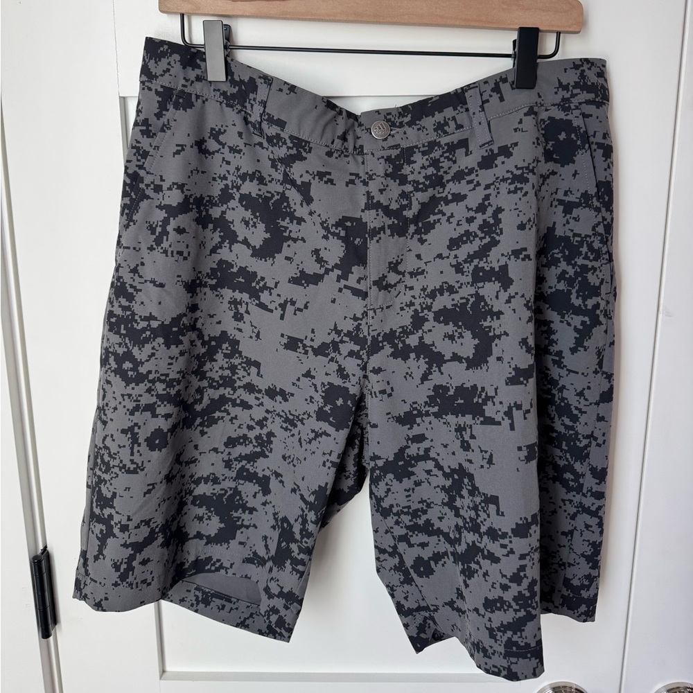 Adidas Men’s Golf Ultimate365 Flat Front Digital Camo Shorts size 34